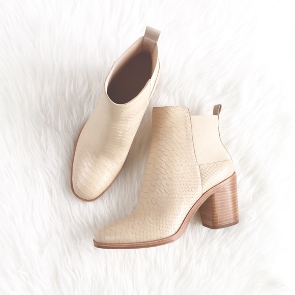 Pour la Victoire | beige snakescale leather boots - Picture 2 of 8